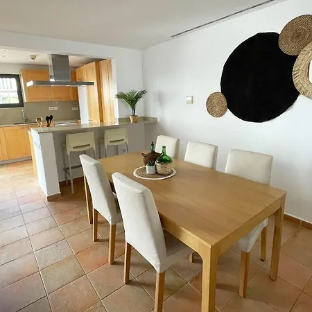Casas De La Loma, Macenas